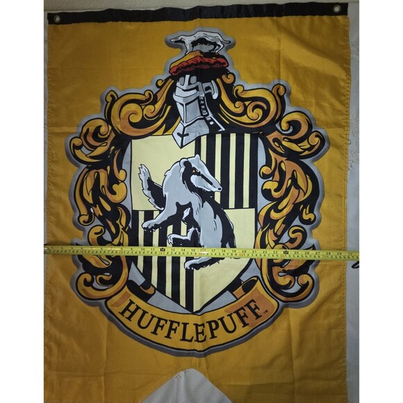 Harry Potter HUFFLEPUFF Hanging Wall Banner Flag‎ 30" X 50" Warner Brothers - Picture 2 of 7